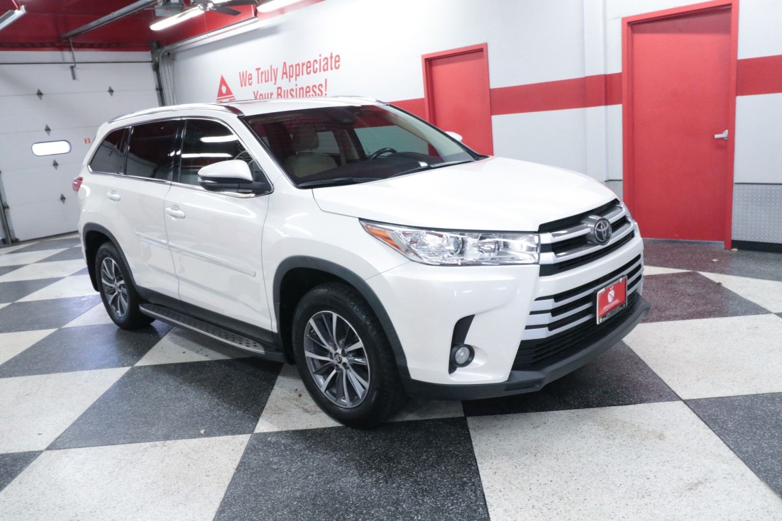 Used Car 2019 Toyota Highlander  Xle For Sale Under $30,000 In Austin, Texas