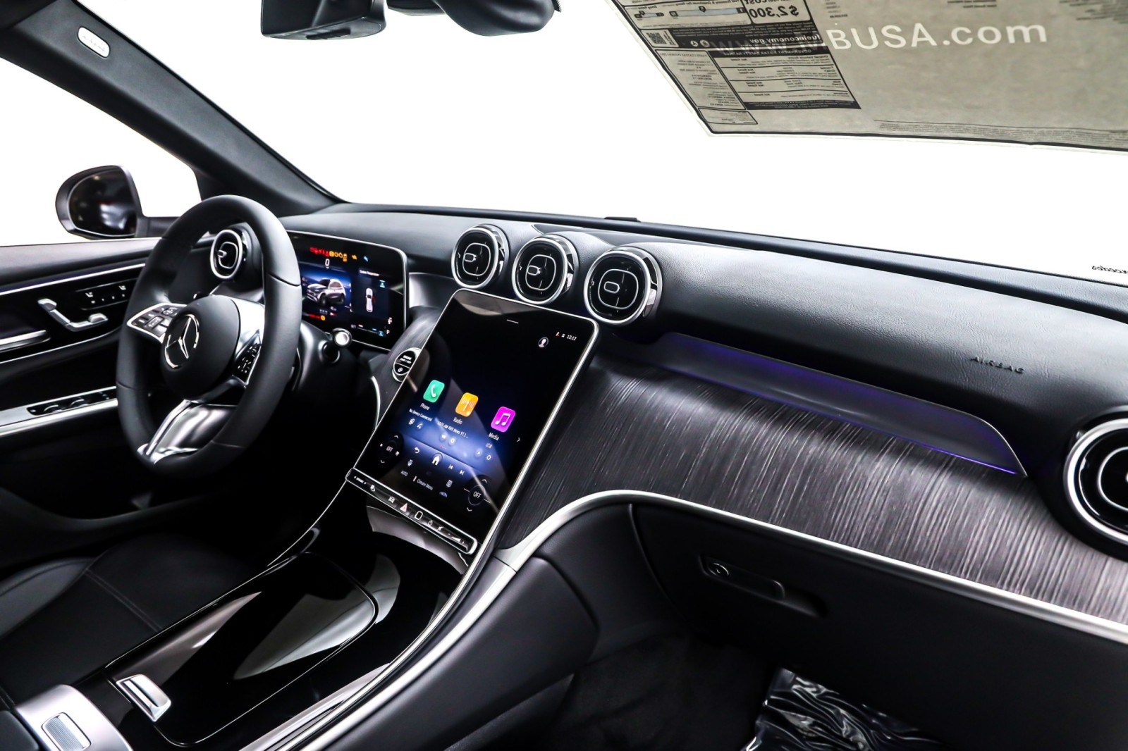 New 2026 Polar White Mercedes-Benz GLC 300 image 5