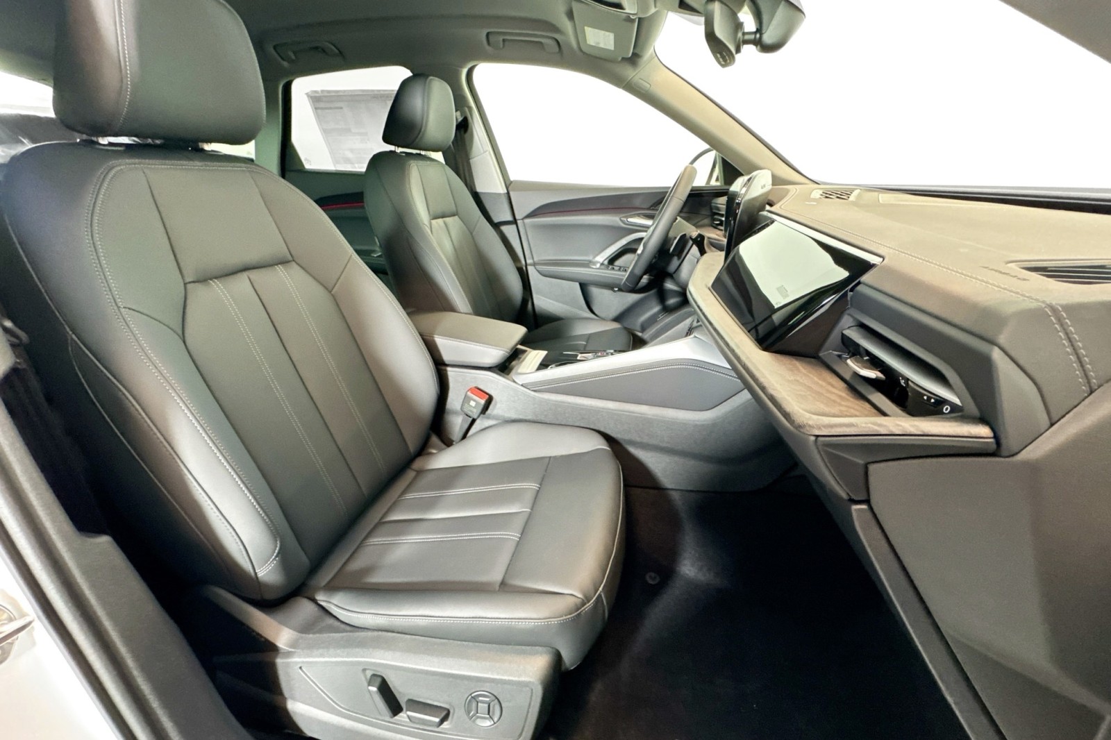 New 2025 Arkona White Audi Premium 2.0 TFSI quattro image 24