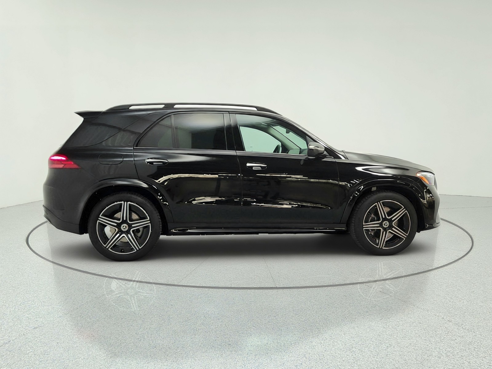 New 2026 Obsidian Black Metallic Mercedes-Benz GLE 350 SUV image 4