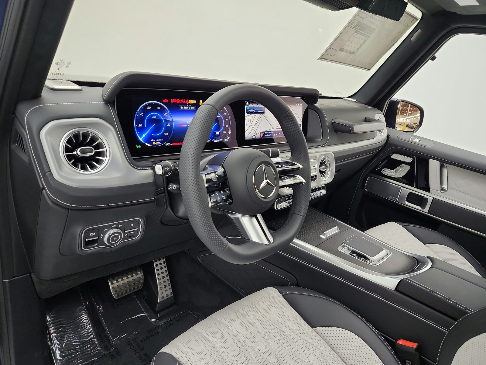 New 2027 MANUFAKTUR Exclusive Brilliant Blue Magno Mercedes-Benz G 580e SUV image 9