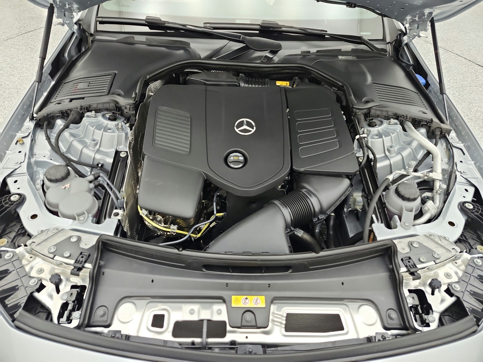 New 2027 Cirrus Silver Metallic Mercedes-Benz CLE 300 4MATIC® Cabriolet image 12