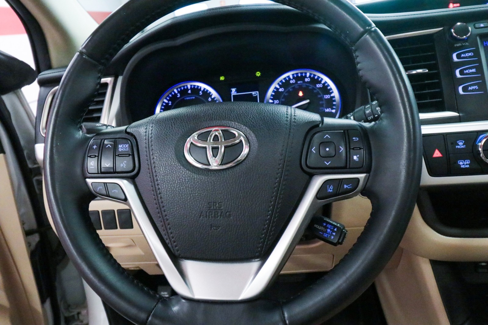 Used Car 2019 Toyota Highlander  Xle For Sale Under $30,000 In Austin, Texas