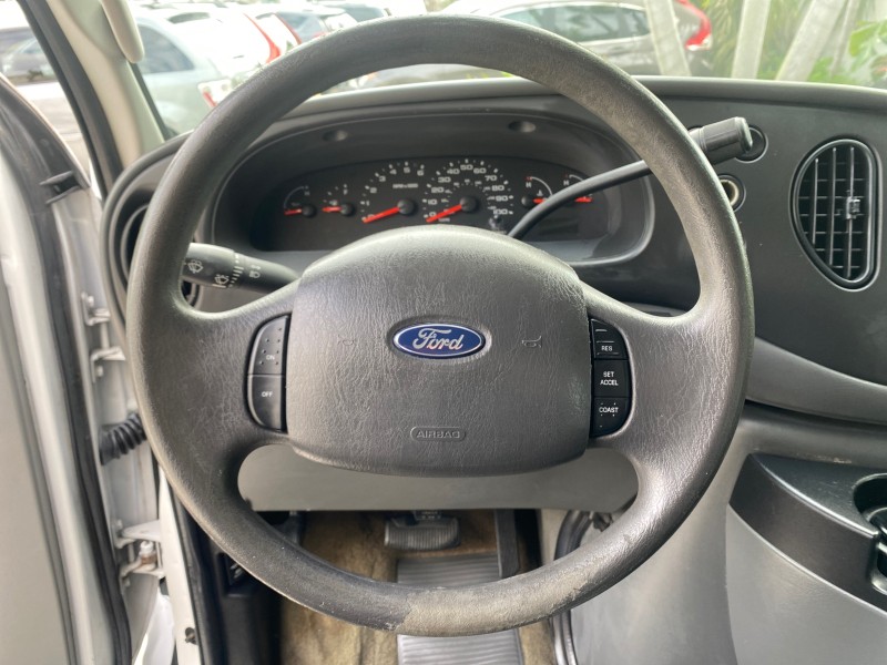 2008 Ford Econoline Wagon XLT 15 PASSENGERS E350 CLEAN in , 