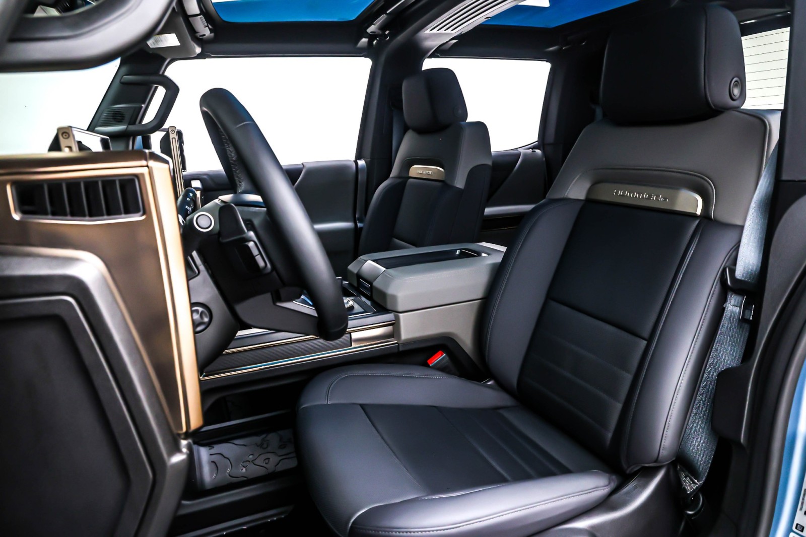 Used 2024 Neptune Blue Matte GMC e4WD Crew Cab 3X image 17