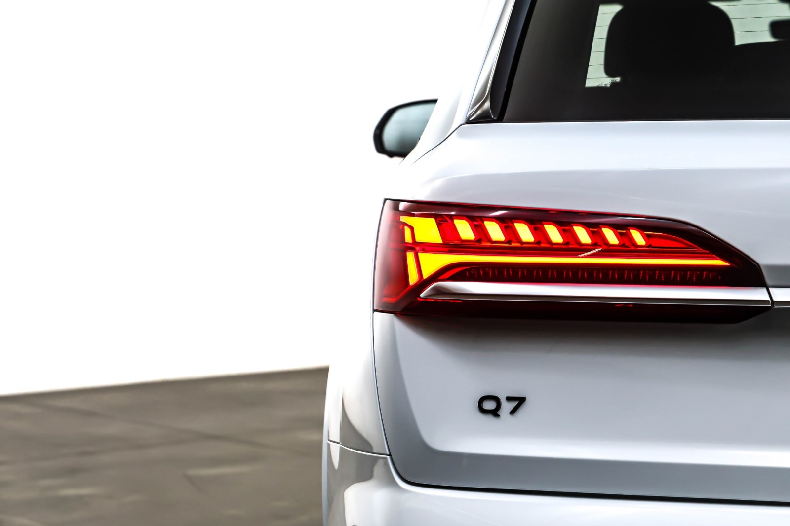 Used 2025 Glacier White Metallic Audi Premium 45 TFSI quattro image 15