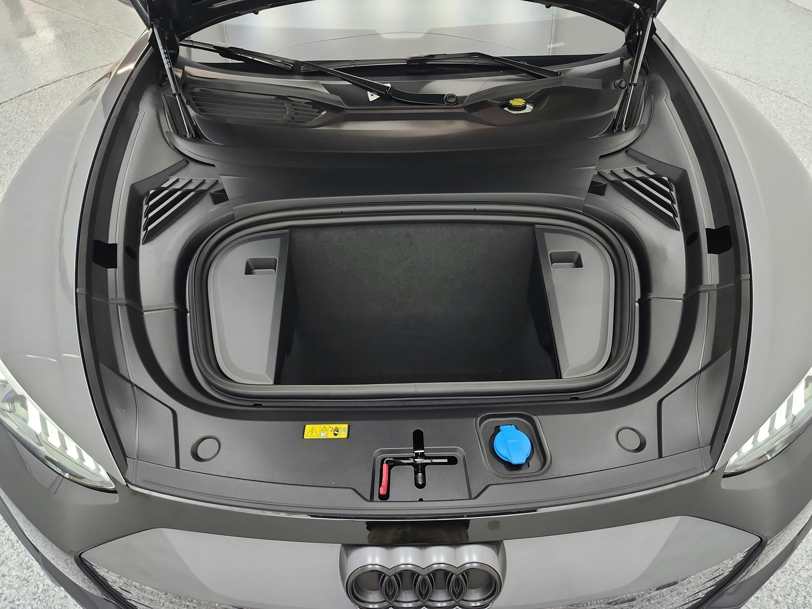 Used 2024 Daytona Gray Pearl Effect Audi quattro image 16