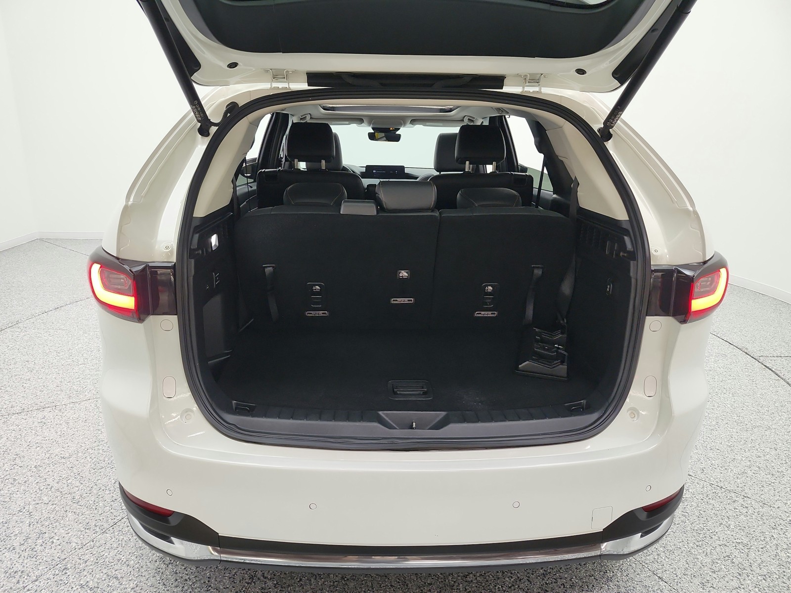 Used 2024 Rhodium White Premium Mazda Premium AWD image 21