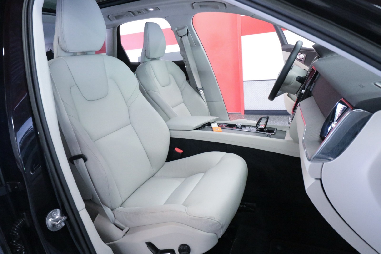 Used Car 2023 Volvo Xc60  Plus Bright Theme For Sale Under $40,000 In Austin, Texas