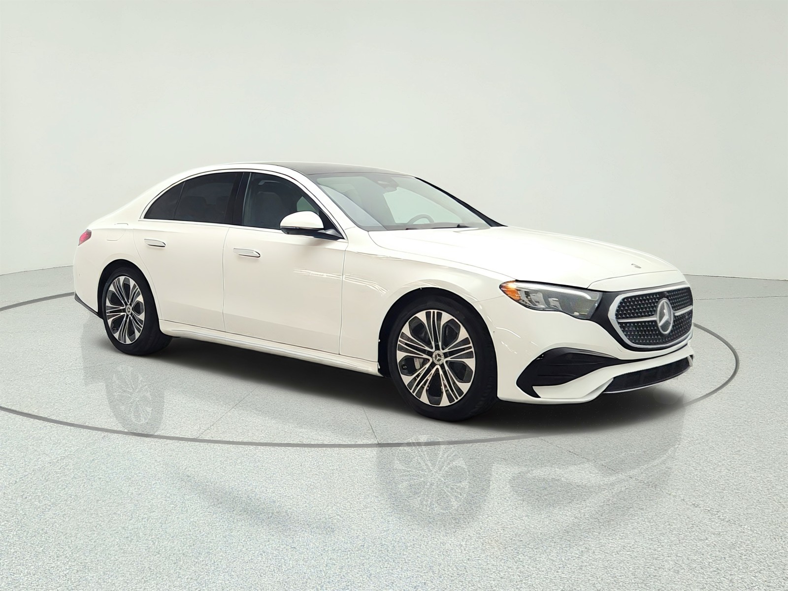 Used 2026 Polar White Mercedes-Benz E 450 4MATIC® Sedan image 3