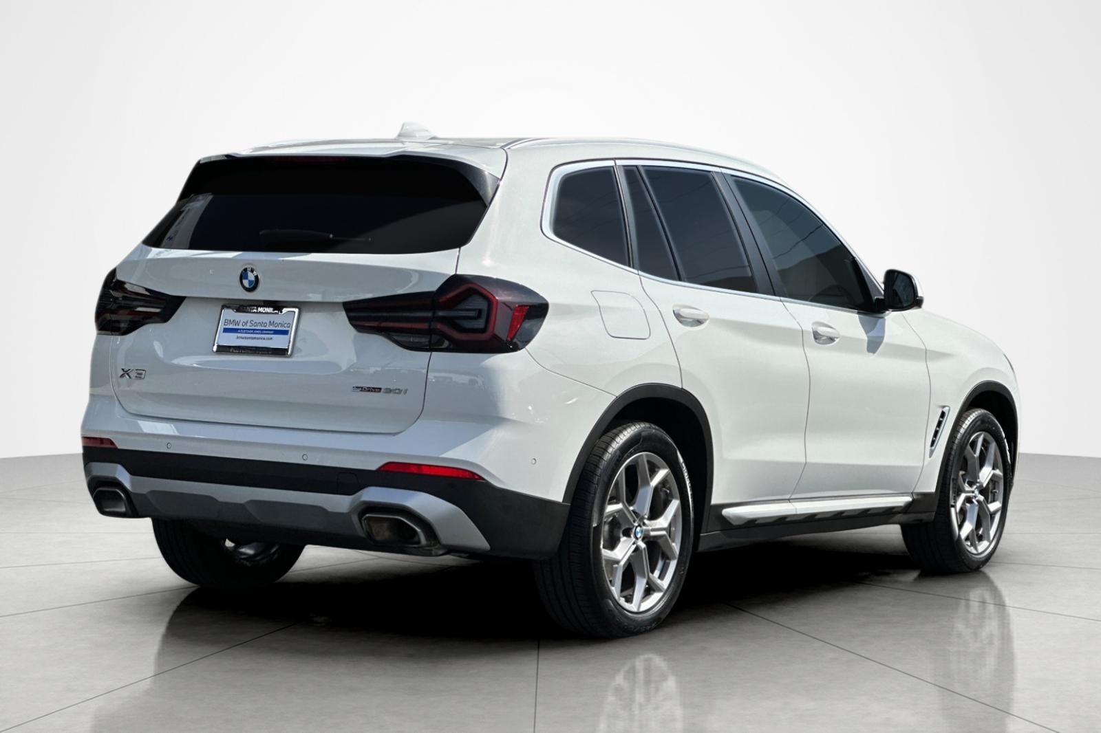 Used 2023 Alpine White BMW sDrive30i image 5