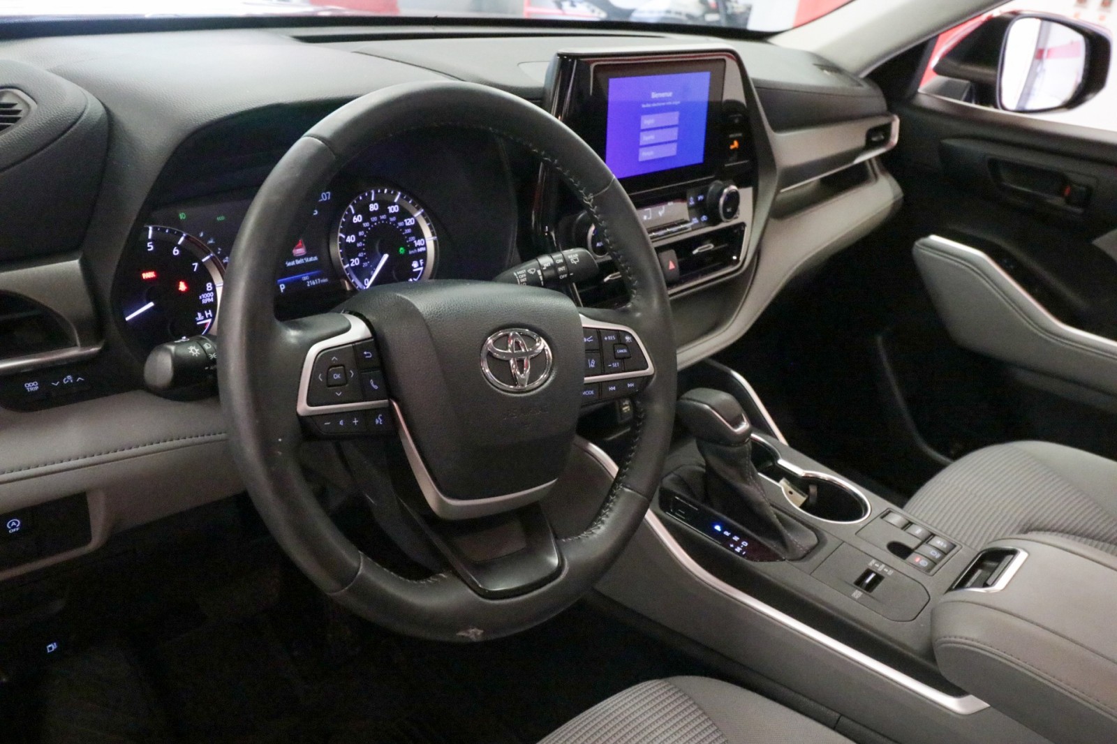 Used Car 2023 Toyota Highlander  Le For Sale Under $35,000 In Austin, Texas