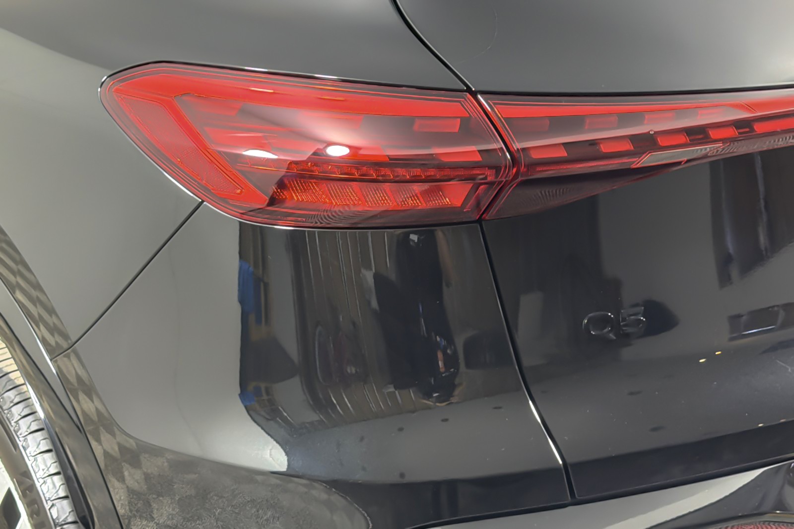 Used 2025 Mythos Black Metallic Audi Premium 2.0 TFSI quattro image 27