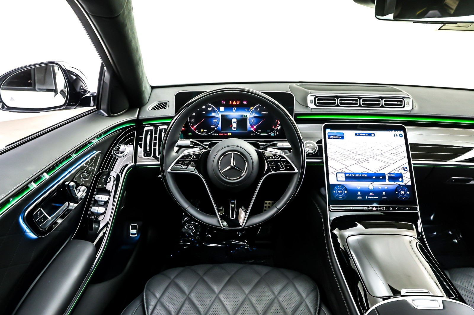 New 2025 MANUFAKTUR Moonlight White Metallic Mercedes-Benz S 580 image 4