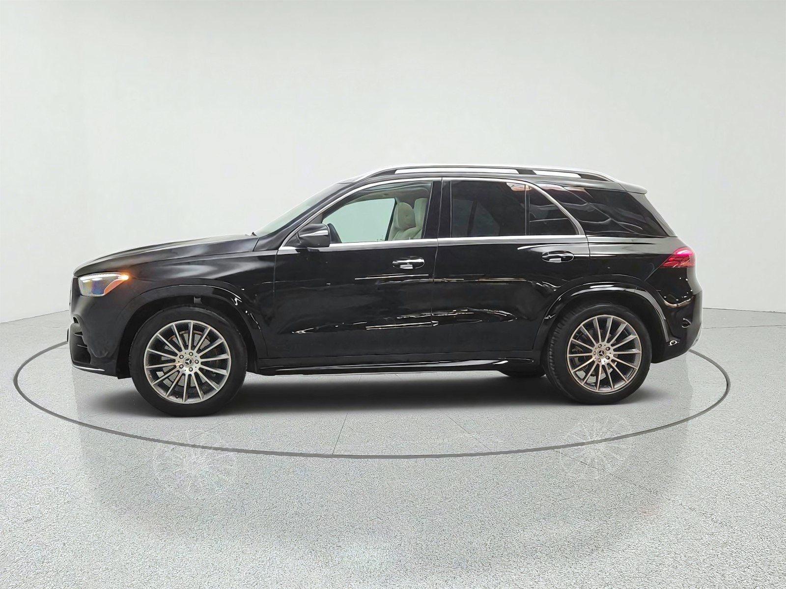 Certified Used 2024 Black Mercedes-Benz GLE 350 4MATIC® SUV image 8