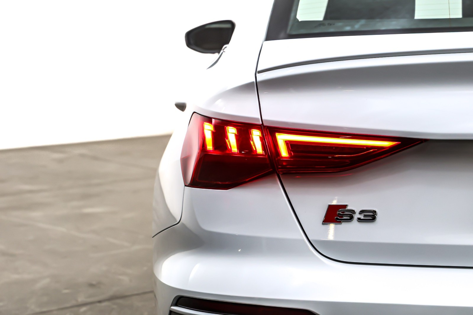 Used 2023 Glacier White Metallic Audi Premium Plus 2.0 TFSI quattro image 16