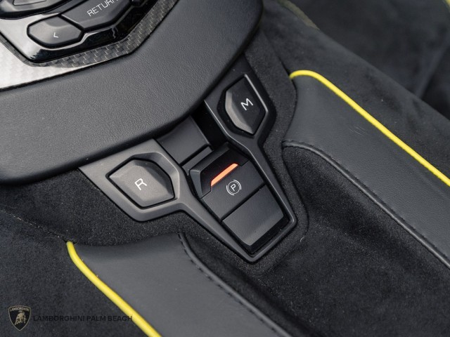 Lamborghini Aventador