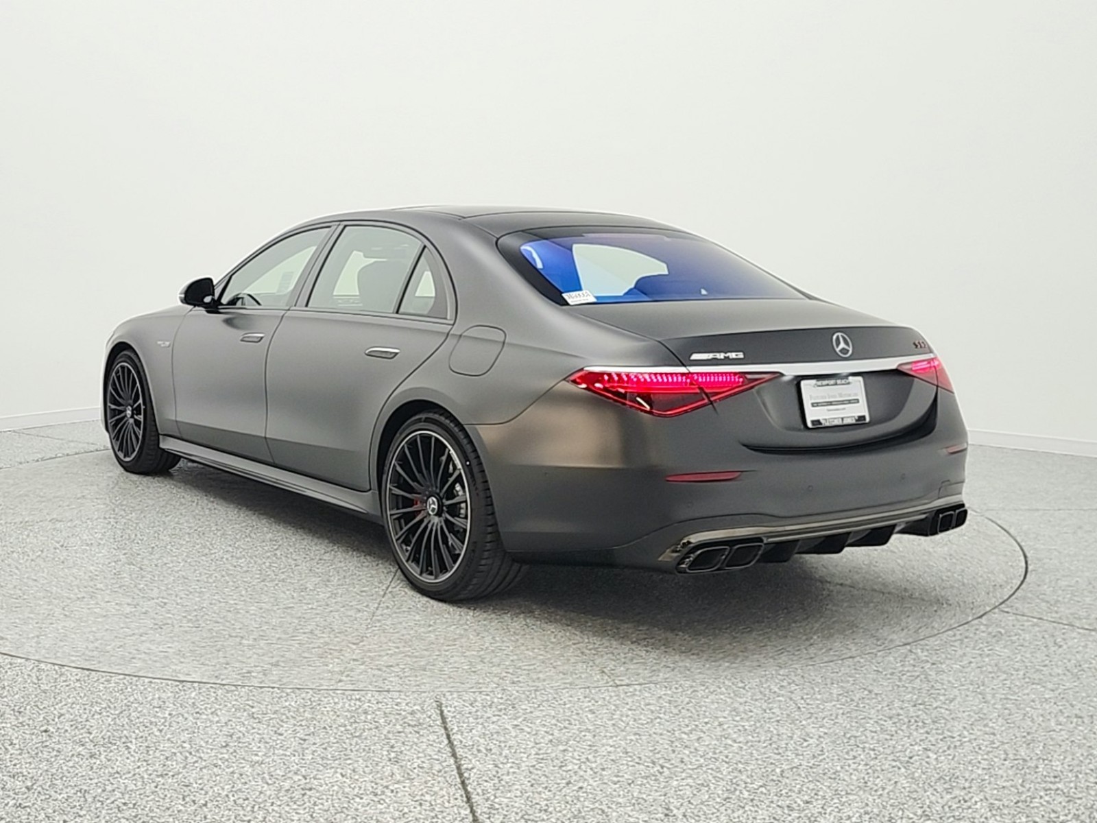 New 2026 MANUFAKTUR Graphite Grey Magno Mercedes-Benz AMG® S 63 E image 7
