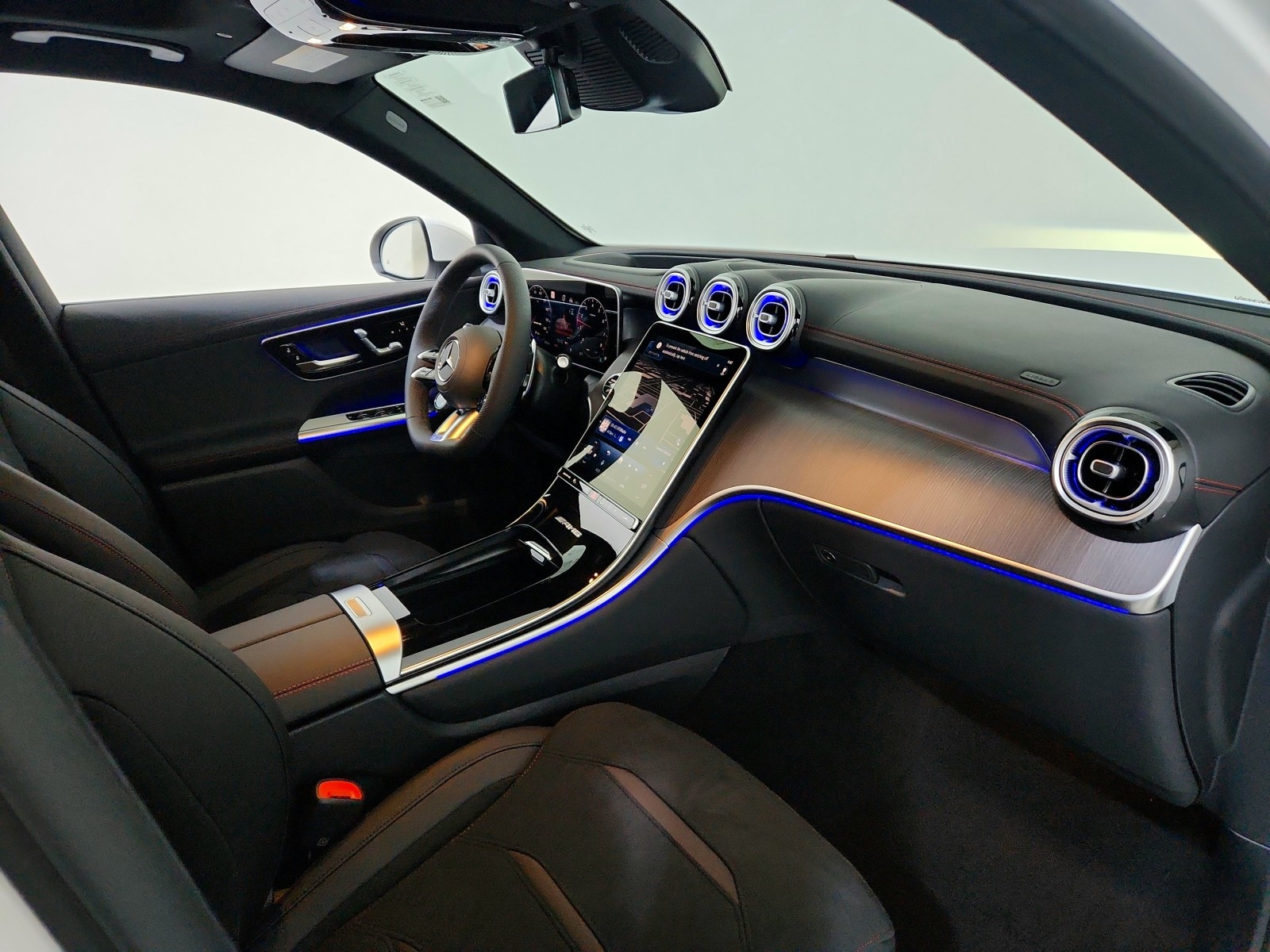 New 2026 Polar White Mercedes-Benz AMG® GLC 43 4MATIC SUV image 15