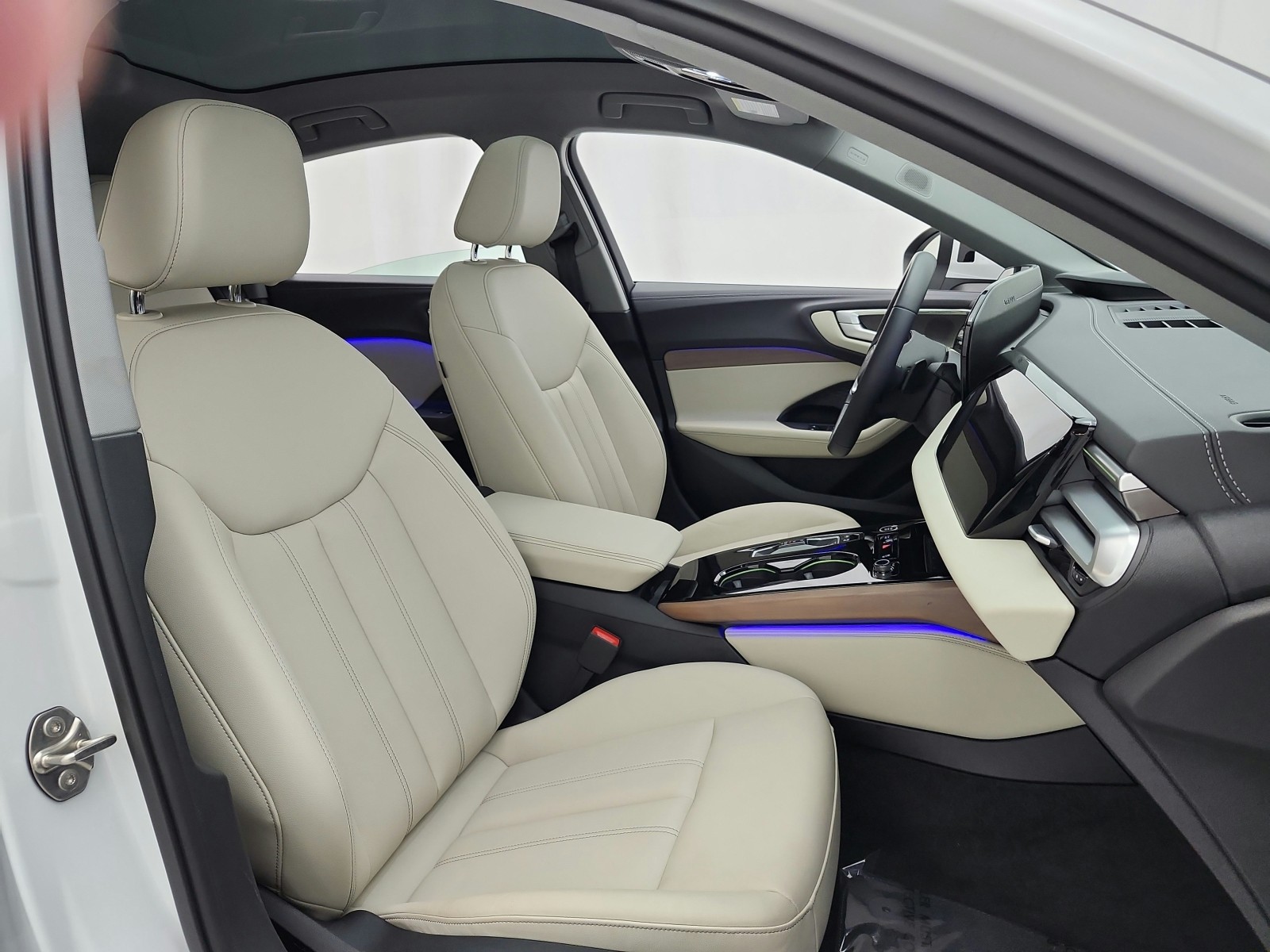Used 2025 Glacier White Metallic Audi Premium Plus image 20