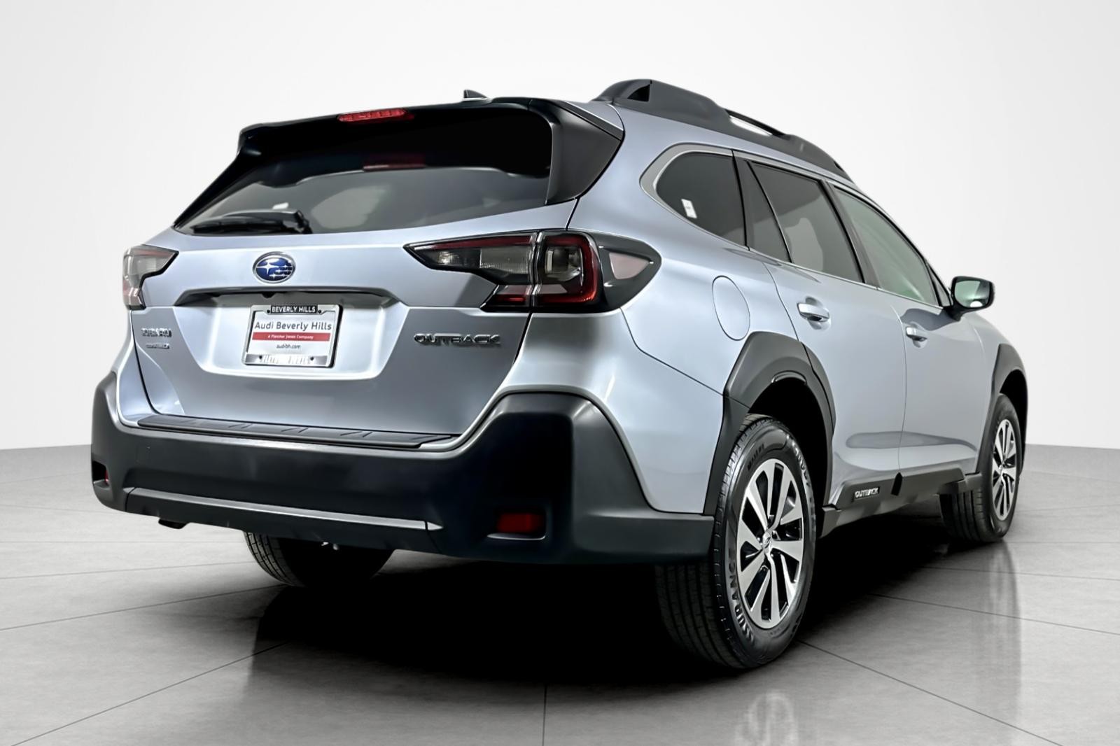 Used 2023 ICE SILVER Subaru Premium CVT image 5