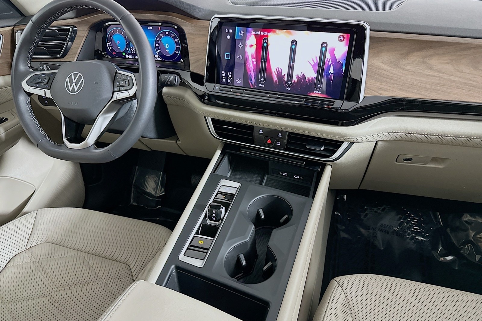 Used 2024 Platinum Gray Metallic Volkswagen 2.0T SE image 6