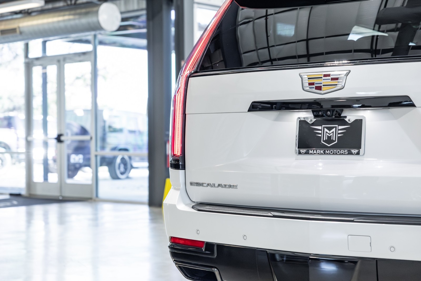 Used Car 2025 Cadillac Escalade  4wd Sport Platinum - 24 Inch Wheels - Crystal White Paint For Sale Under $120,000 In Boerne, Texas