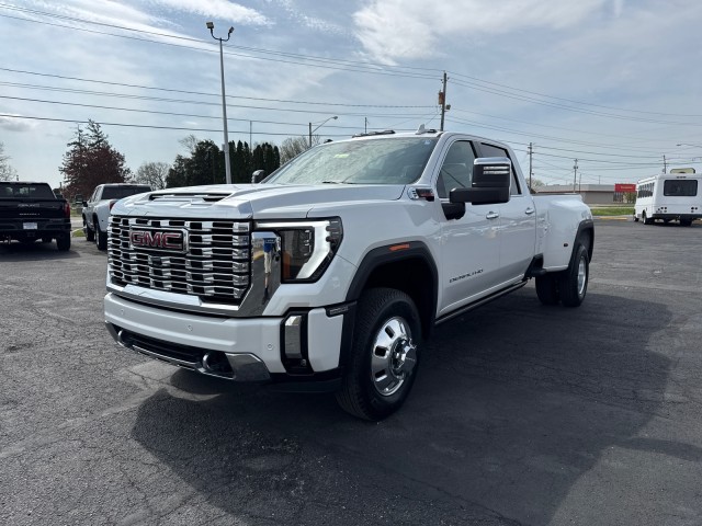 White Frost Tricoat 2024 GMC Sierra 3500HD Denali Crew Cab 4WD Pickup Truck Four-Wheel Drive Automatic