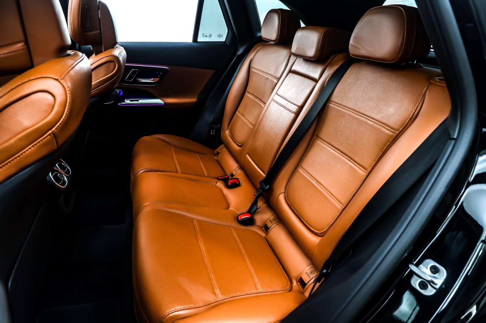 New 2026 Black Mercedes-Benz GLC 300 image 8