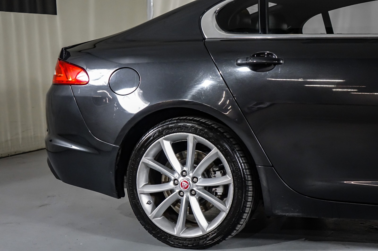 2015 Jaguar XF V6 Sport 6