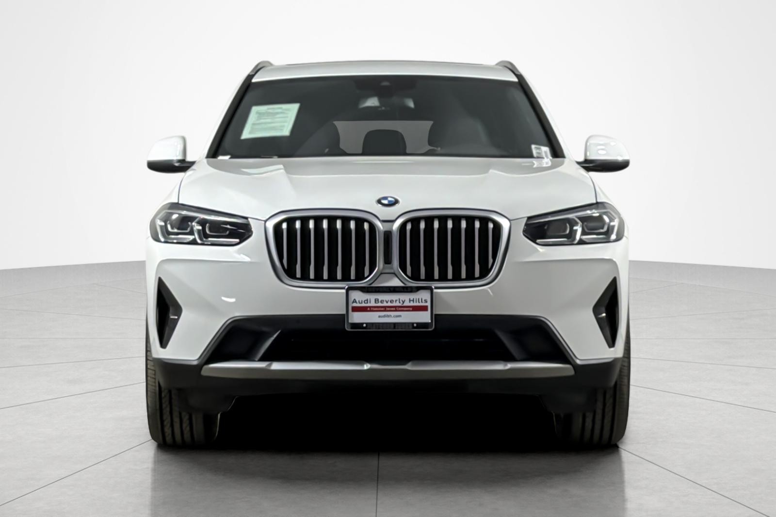 Used 2024 Alpine White BMW xDrive30i Sports Activity Vehicle image 8