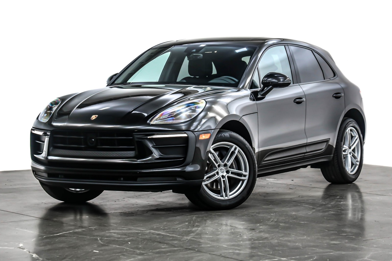 2024 Porsche Macan's photo