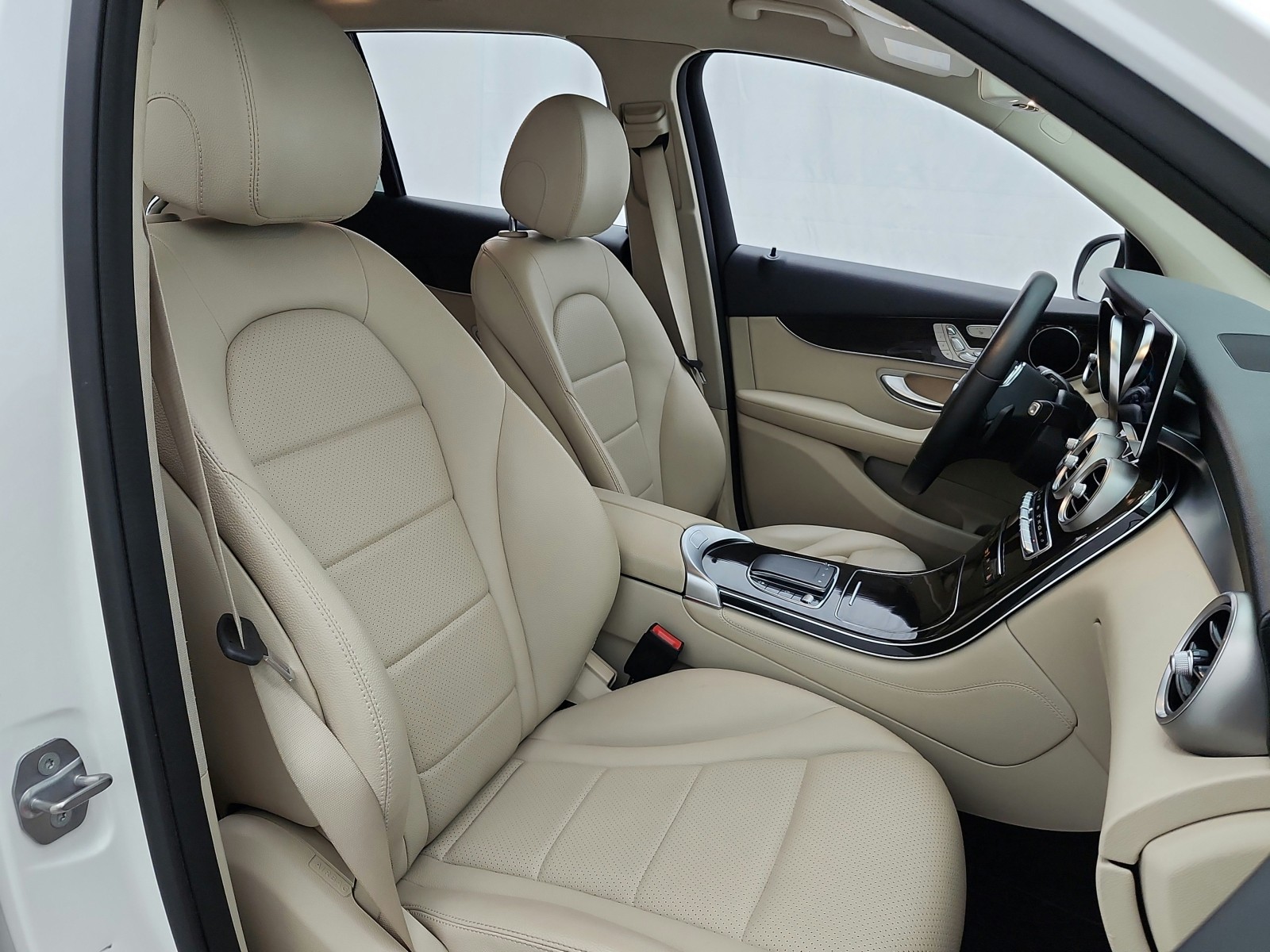 Used 2020 Polar White Mercedes-Benz GLC 300 4MATIC® SUV image 19