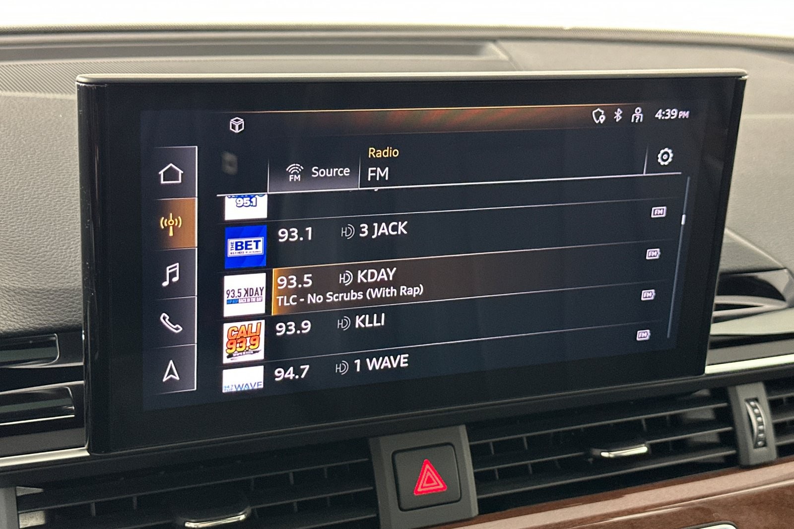 Used 2023 Brilliant Black Audi Premium 40 TFSI quattro image 16