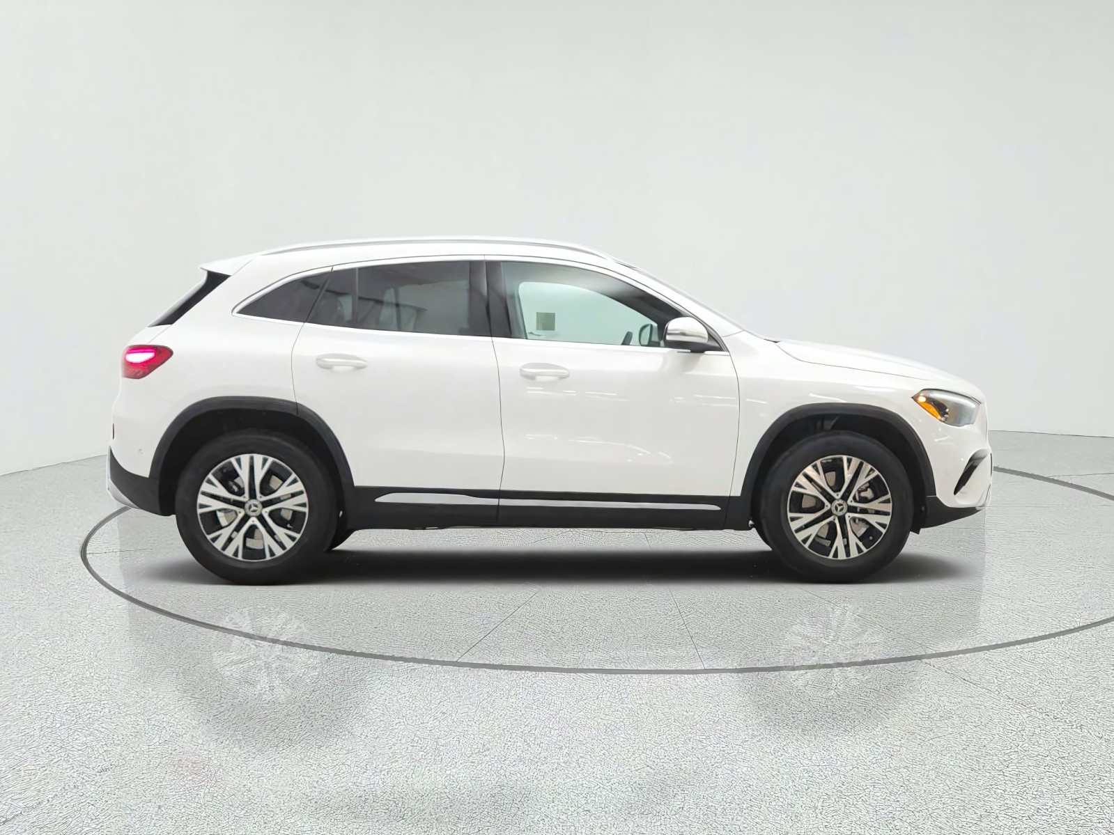 New 2026 Polar White Mercedes-Benz GLA 250 SUV image 4