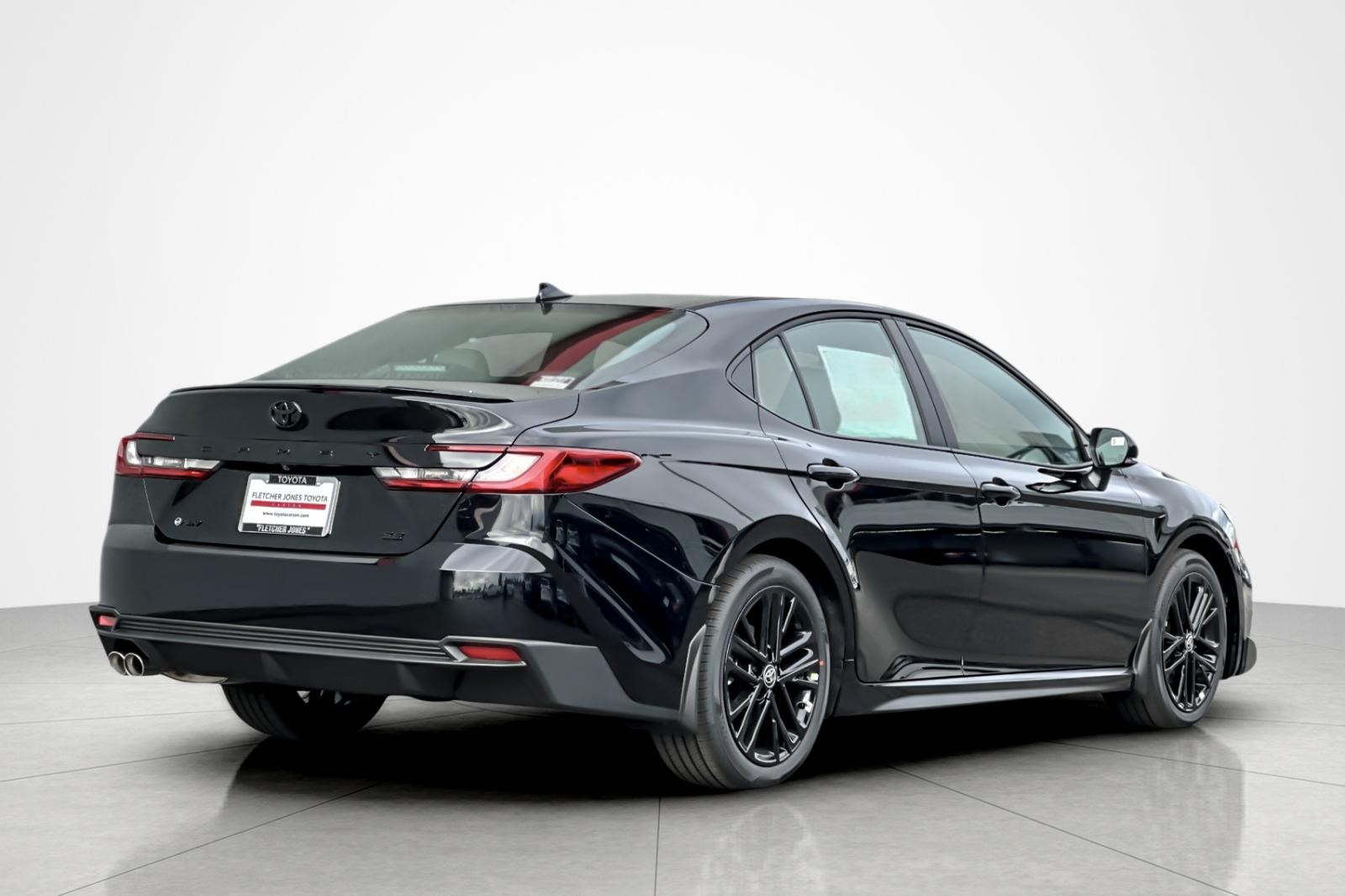 2026 Toyota Camry SE - Photo 5