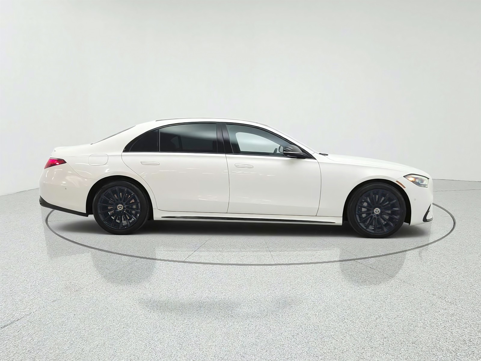 Certified Used 2023 MANUFAKTUR Diamond White Mercedes-Benz S 500 4MATIC® Sedan image 4