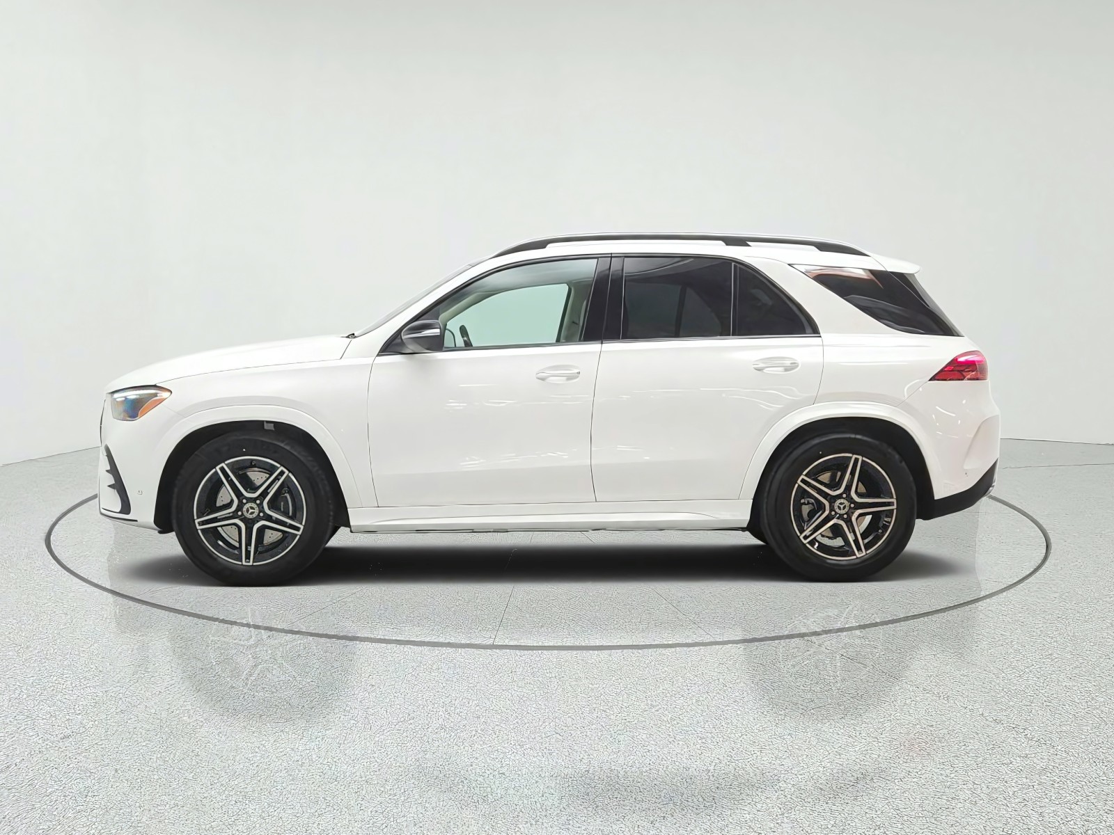 New 2026 Polar White Mercedes-Benz GLE 450 4MATIC® SUV image 8