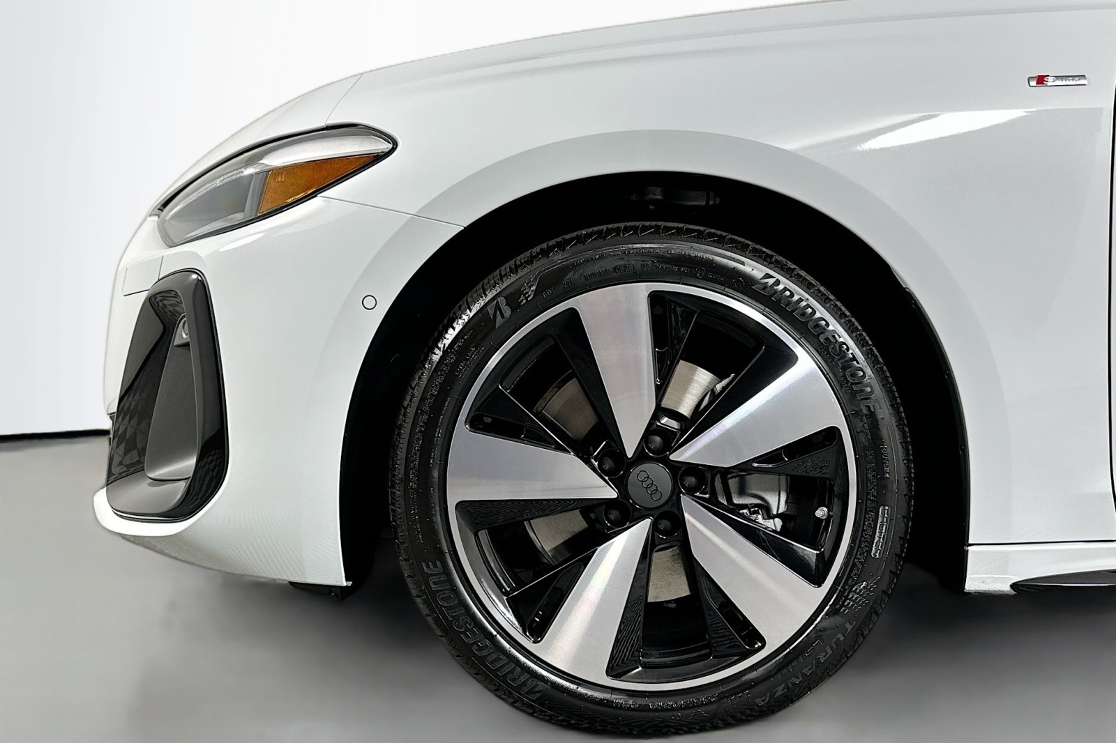 New 2026 Glacier White Metallic Audi Premium image 11
