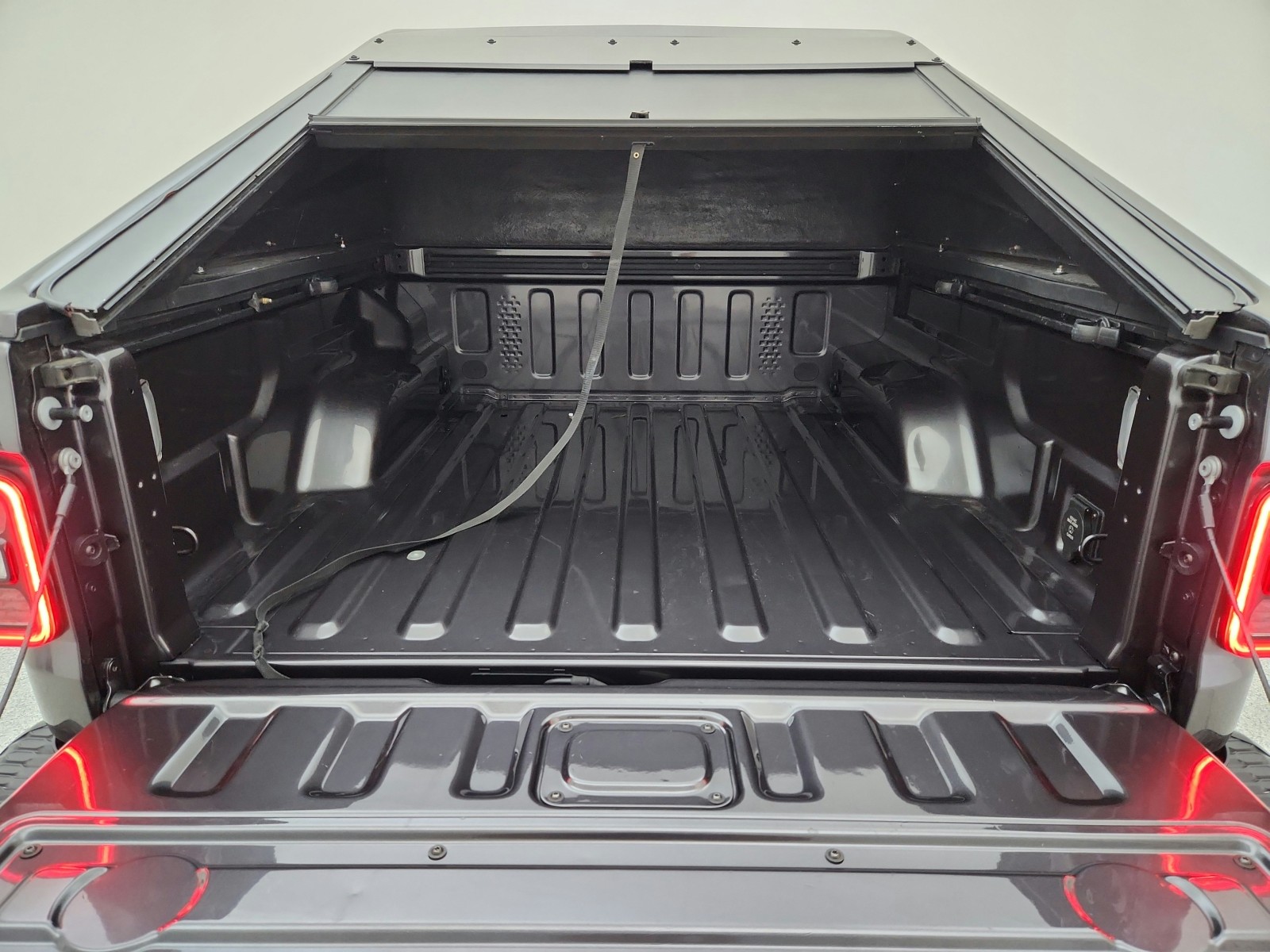 Used 2021 Granite Crystal Metallic Clearcoat Jeep Rubicon image 30