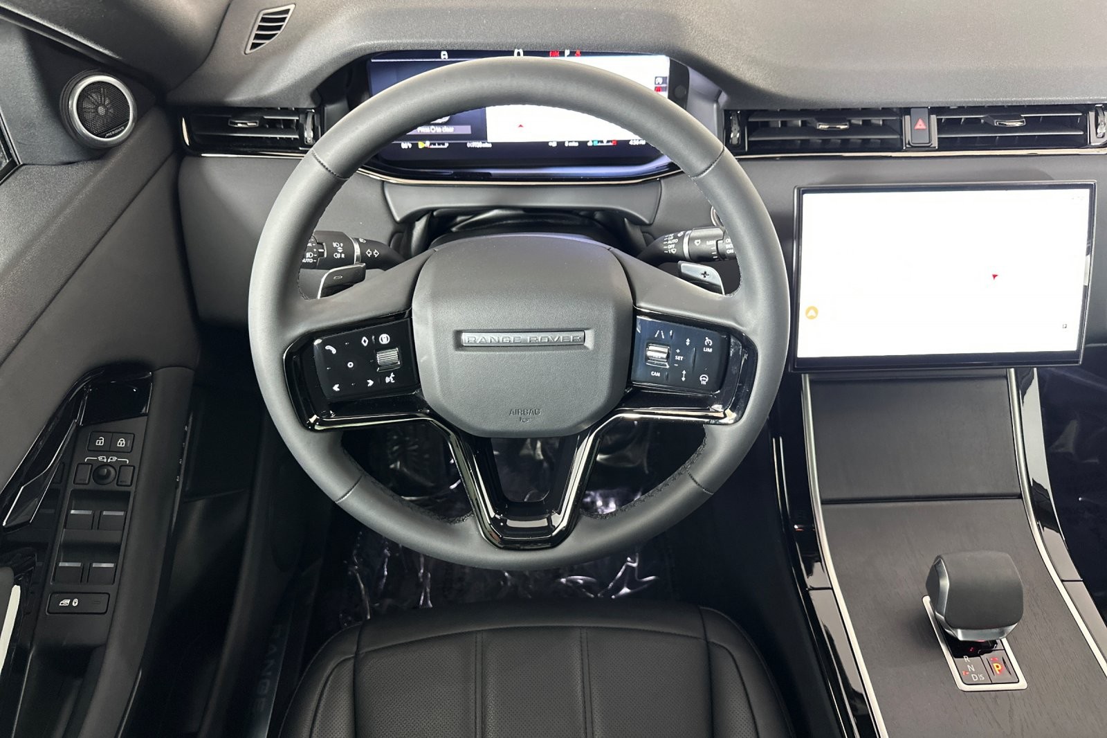 Used 2024 Fuji White Land Rover Dynamic SE AWD image 13