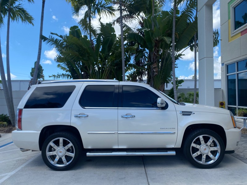 2013 Cadillac Escalade Luxury 1 OWNER LOW MILES 70,251 in ,