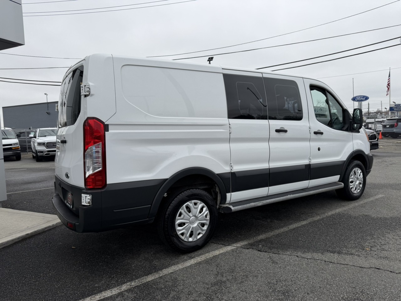 View vehicle photo 7