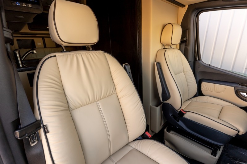 2019 Mercedes-Benz Sprinter 2500 Crew LUXURY RV Midwest Automotive Designs Daycruiser 144 4x4 in , 