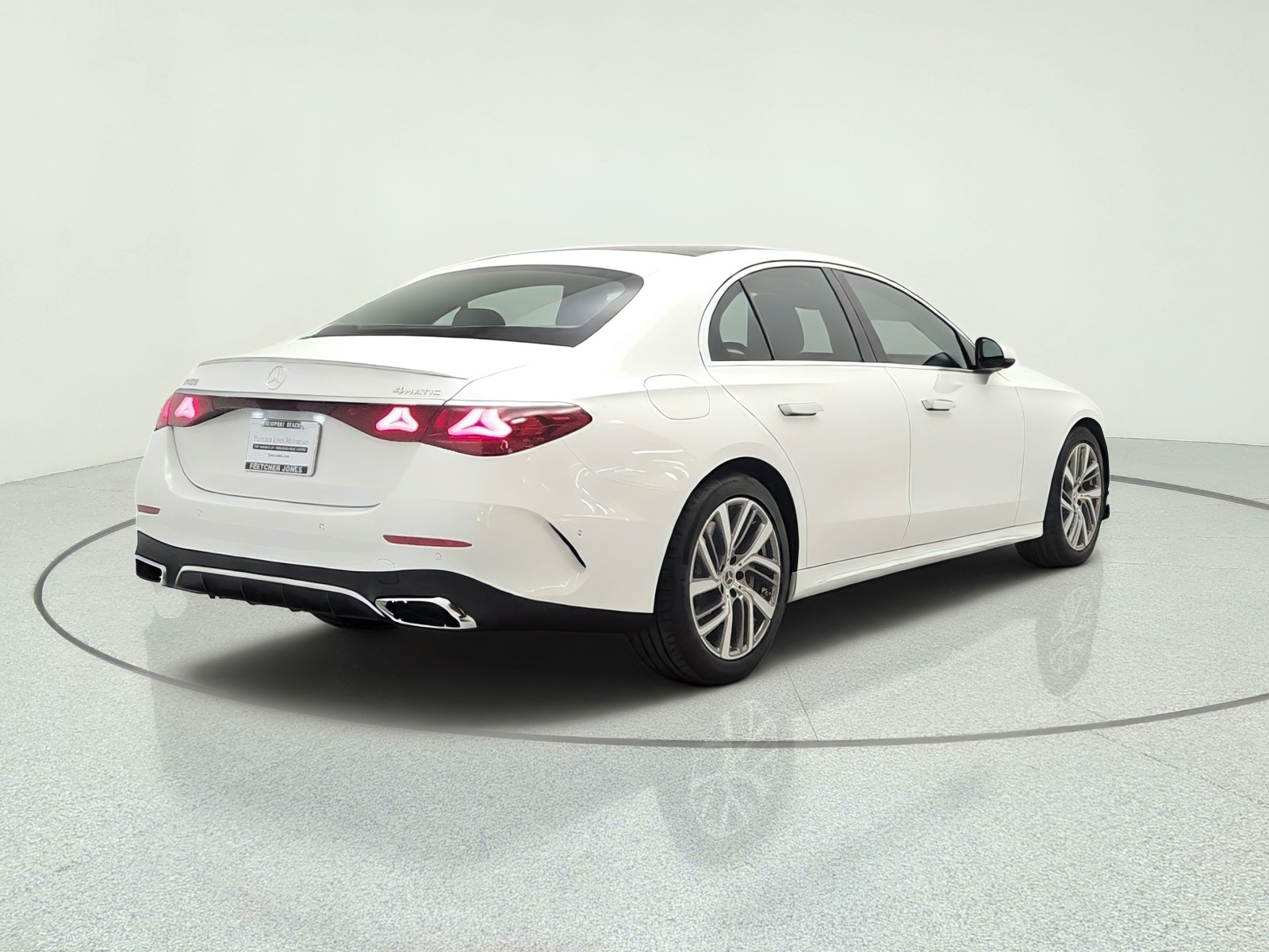 New 2027 MANUFAKTUR Moonlight White Metallic Mercedes-Benz E 450 4MATIC® Sedan image 5