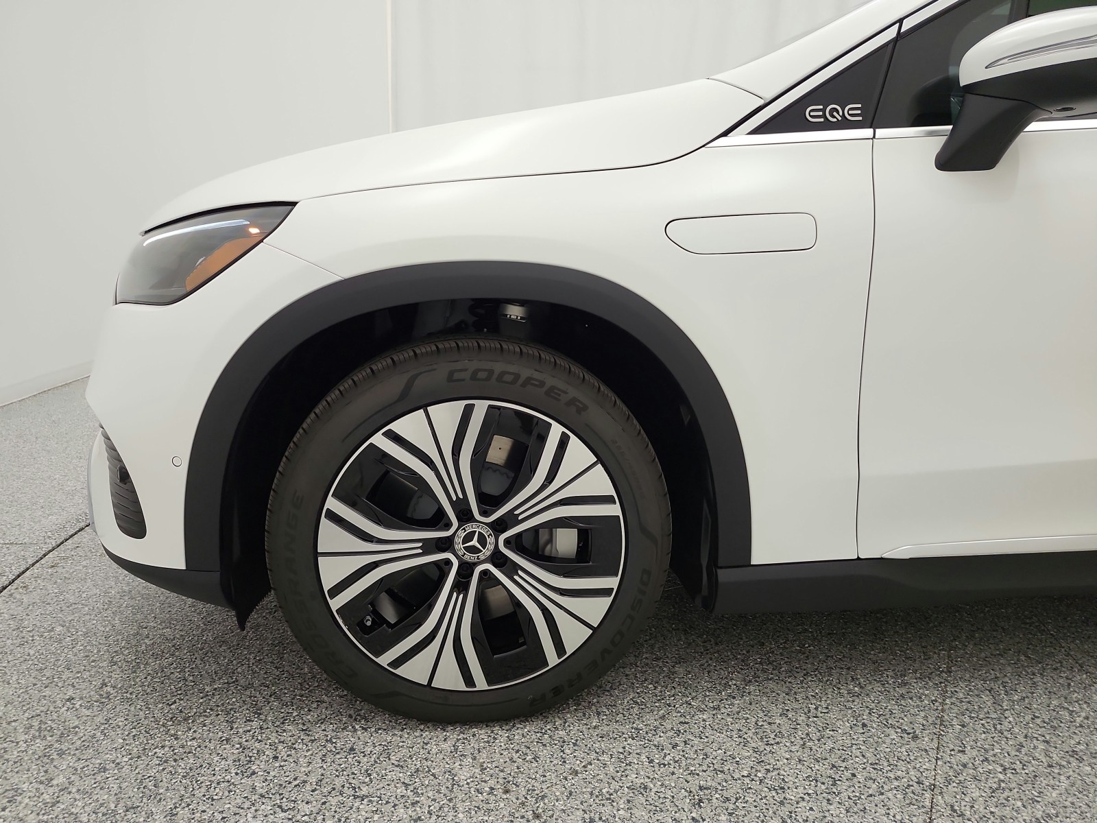 New 2027 Polar White Mercedes-Benz EQE 320+ SUV image 12