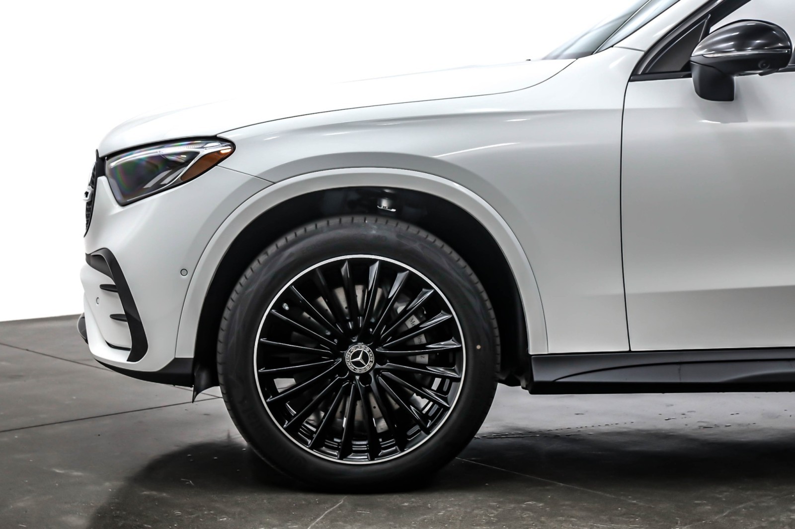 New 2026 Polar White Mercedes-Benz GLC 300 image 10
