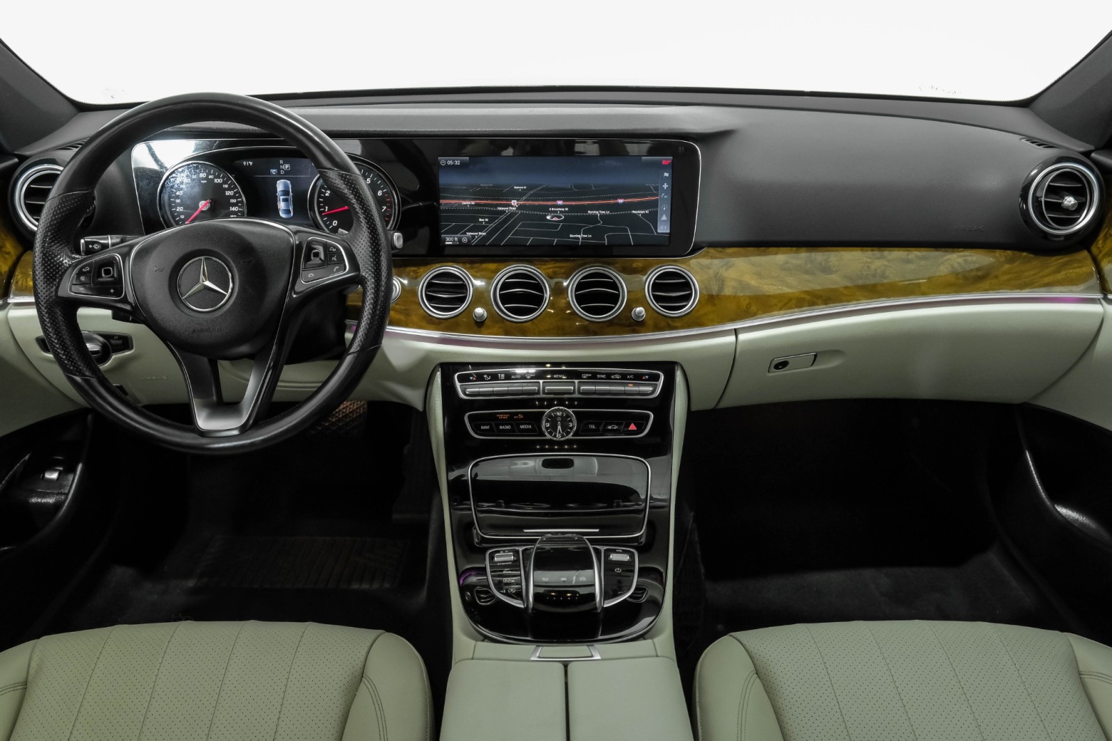 2017 Mercedes-Benz E300 4MATIC SPORT PREMIUM I PKG BLIND SPOT ASSIT NAVIGA 21