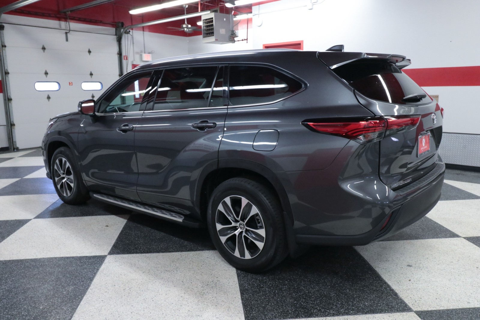 Used Car 2022 Toyota Highlander  Xle For Sale Under $35,000 In Austin, Texas