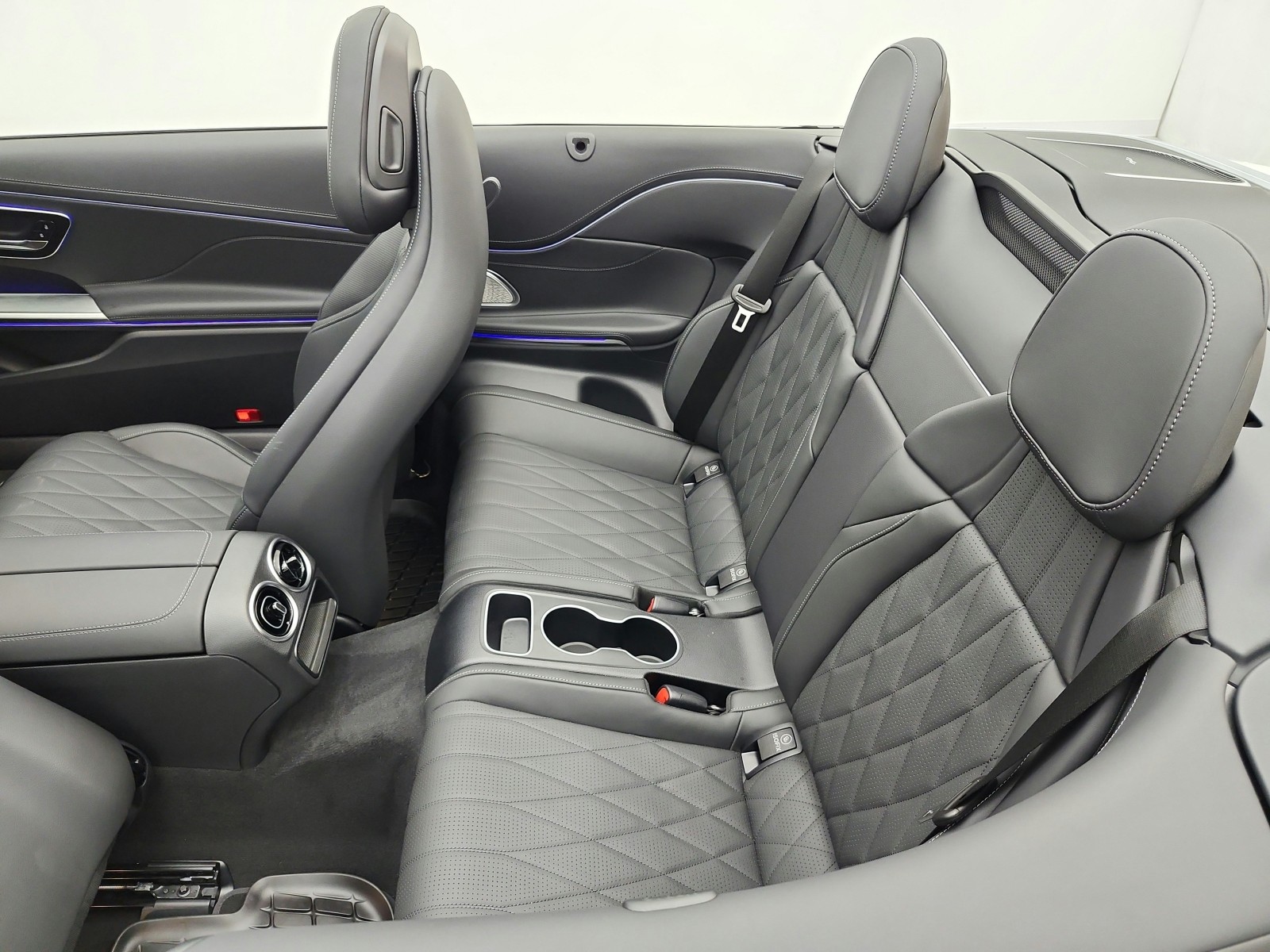 New 2026 MANUFAKTUR Moonlight White Metallic Mercedes-Benz AMG® CLE 53 image 11